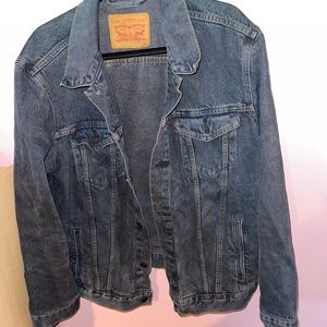 XL Levi’s denim jacket